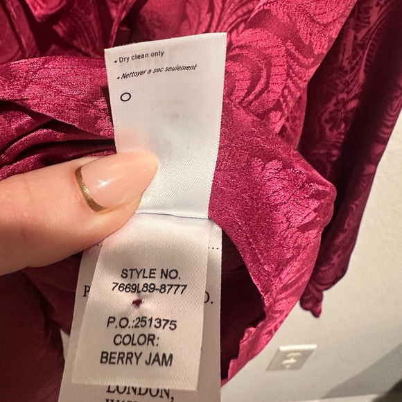 Paige $299 Ilara Jacquard 100% Silk Top Ruffle V-Neck Long Sleeve In Berry Jam - Picture 8 of 11